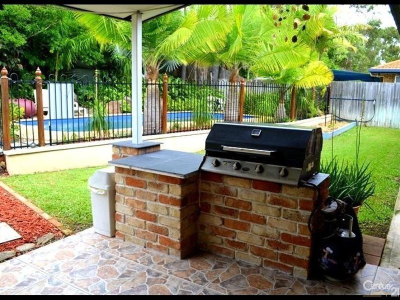 8 Hewett Court, Clinton QLD 4680