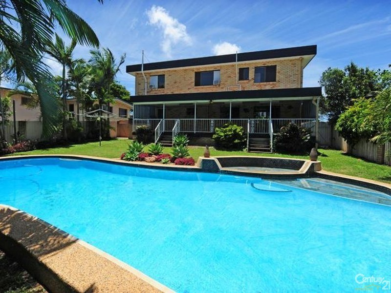 7 The Esplanade, Barney Point QLD 4680