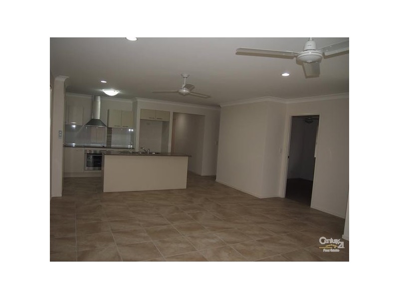 8 Isla Court, New Auckland QLD 4680