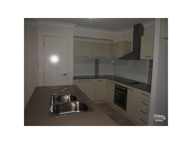 8 Isla Court, New Auckland QLD 4680