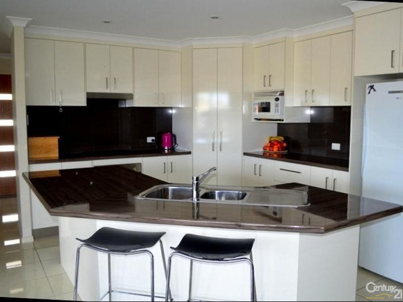 4 Markowitz Place, Kirkwood QLD 4680