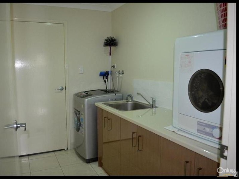 4 Markowitz Place, Kirkwood QLD 4680