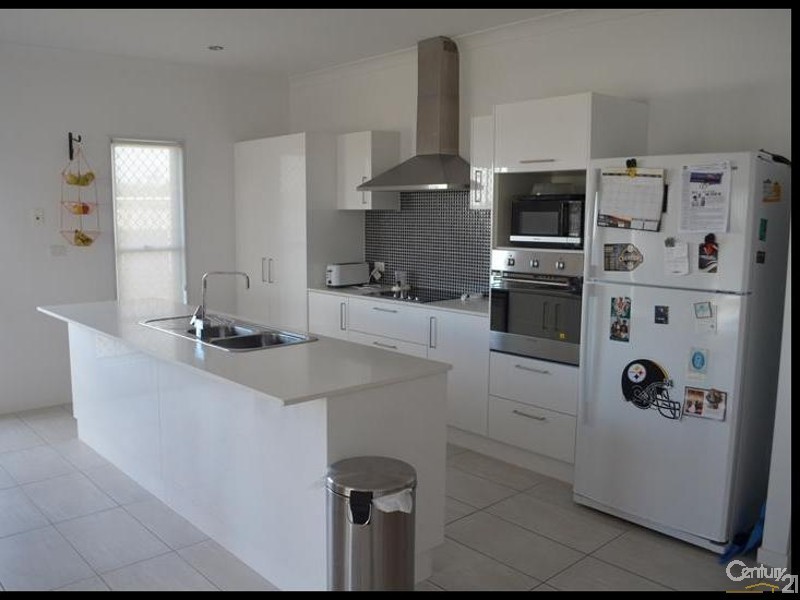 5 Windjana Court, New Auckland QLD 4680