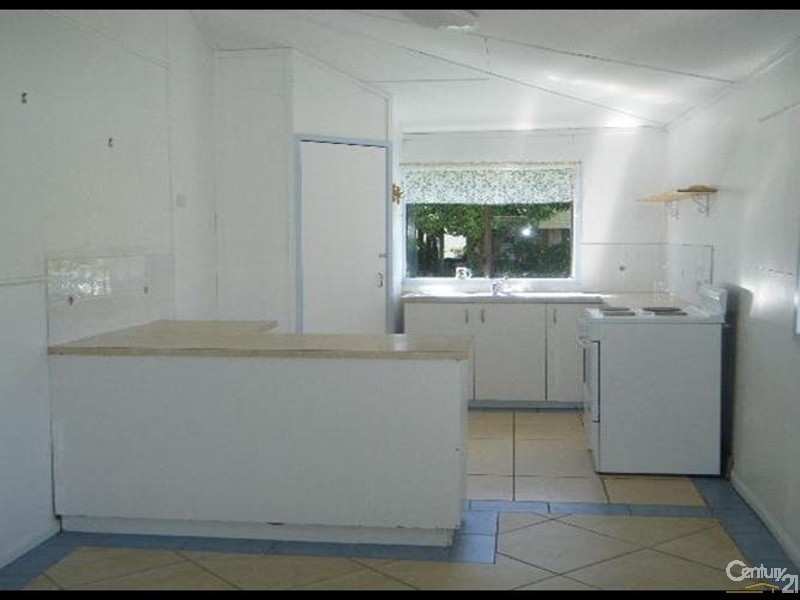 35 Gladstone Street, Mount Larcom QLD 4695