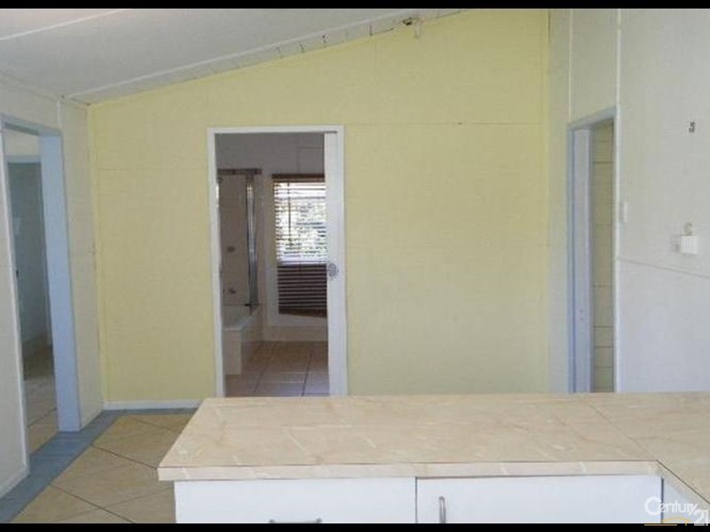 35 Gladstone Street, Mount Larcom QLD 4695