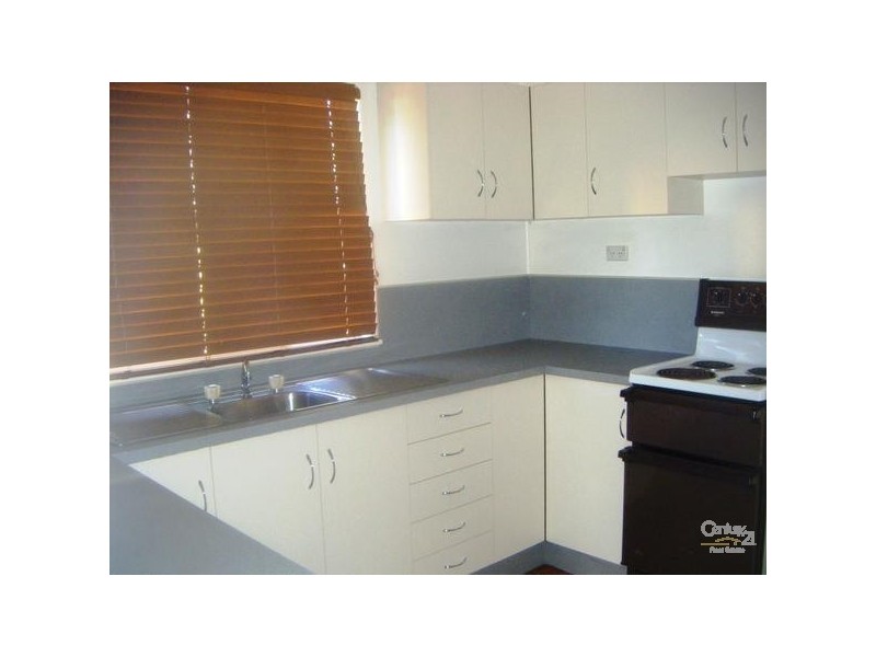 24 Roberts Street, South Gladstone QLD 4680