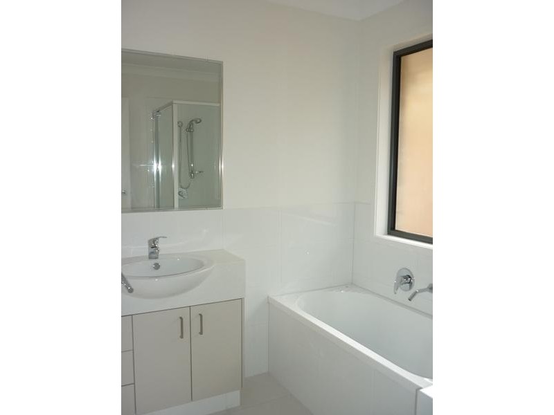 16 Sturt Court, Glen Eden QLD 4680