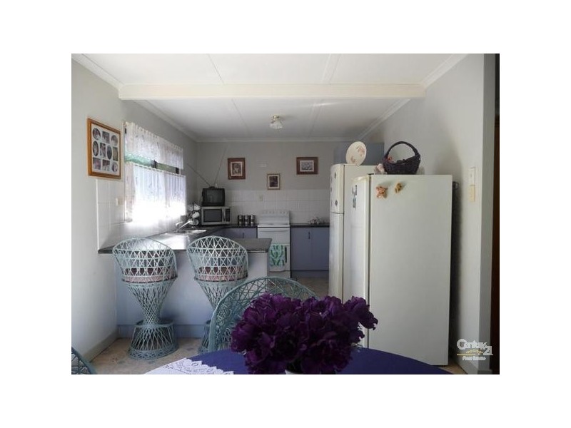 17 King George Street, Mount Larcom QLD 4695