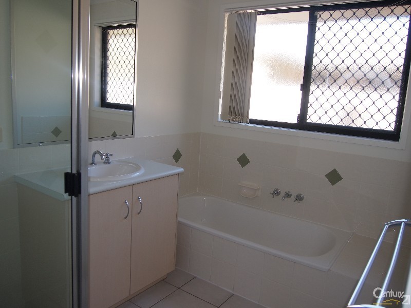 92 Col Brown Avenue, Clinton QLD 4680