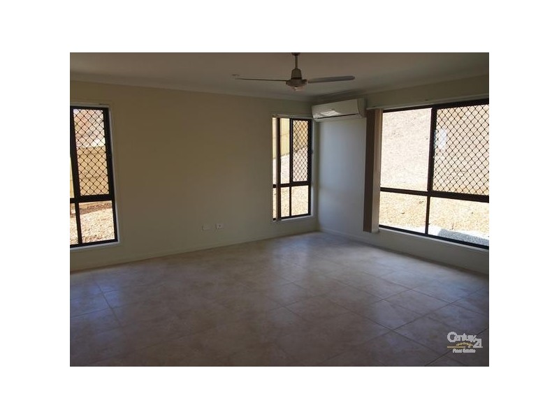 1 Deveney Drive Emmadale Gardens, Kirkwood QLD 4680