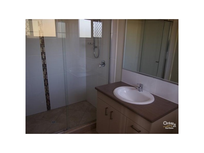 1 Deveney Drive Emmadale Gardens, Kirkwood QLD 4680