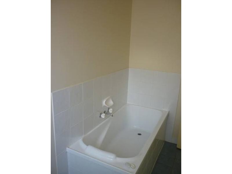 5 Benjamin Court, Glen Eden QLD 4680