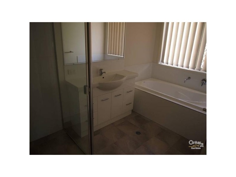 1 Isla Court, Kirkwood QLD 4680