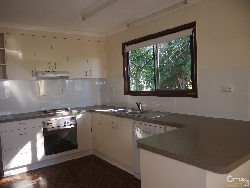 3 Simpson Street, Clinton QLD 4680