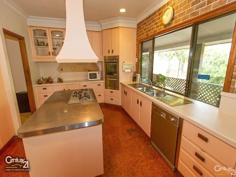 10 Upton Road, Beecher QLD 4680