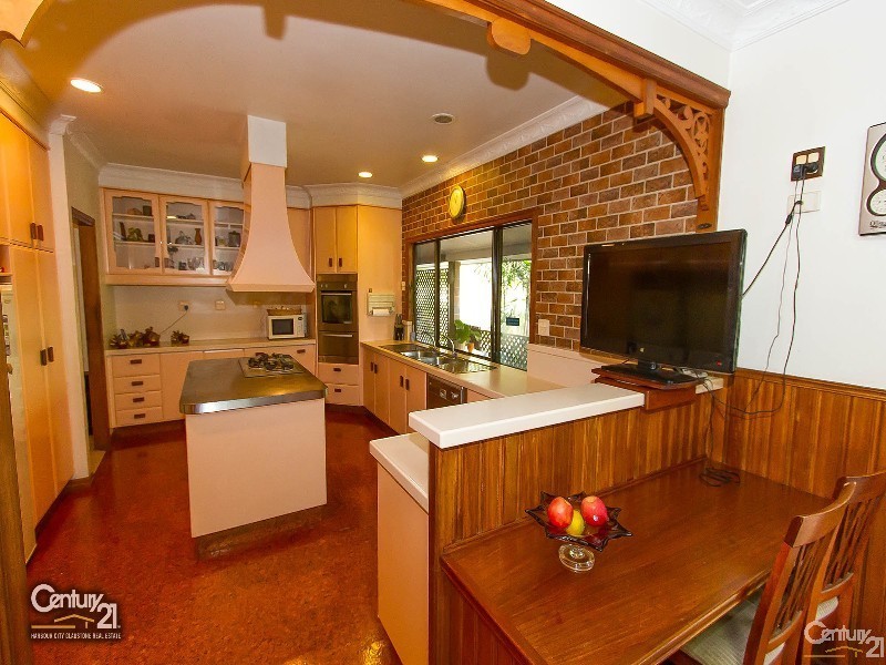 10 Upton Road, Beecher QLD 4680