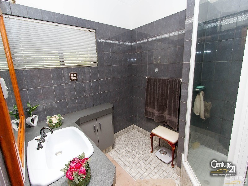 10 Upton Road, Beecher QLD 4680