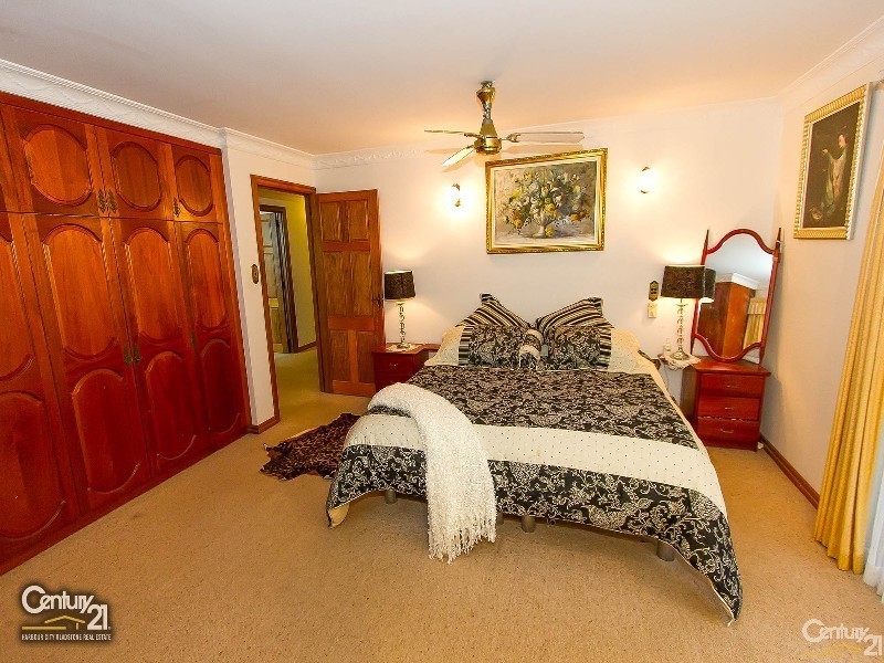 10 Upton Road, Beecher QLD 4680