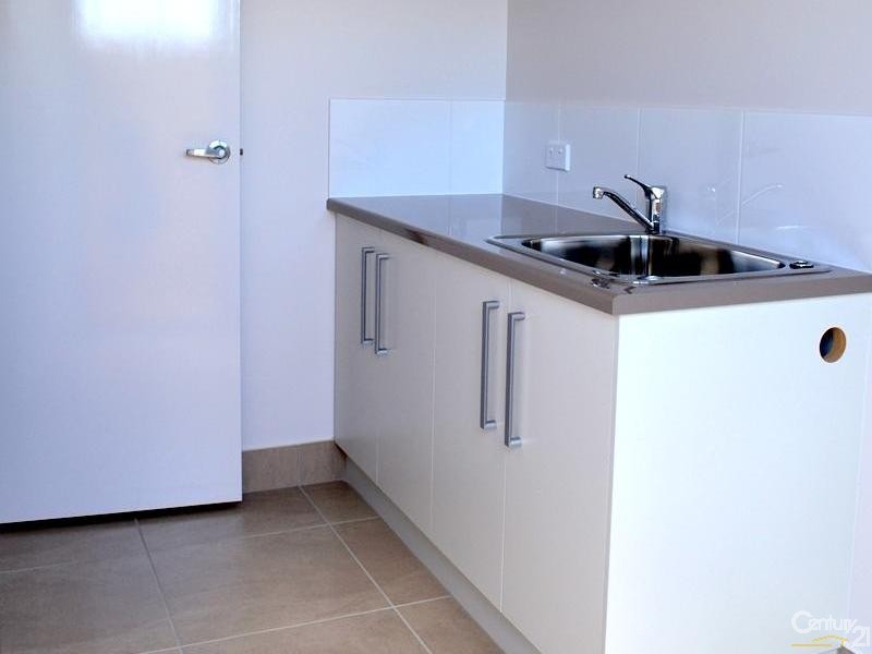 13 Bragg Court, Kirkwood QLD 4680