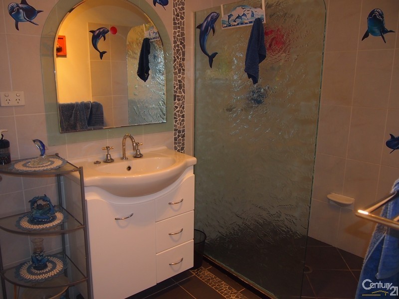 19 Bismark Street, Mount Larcom QLD 4695