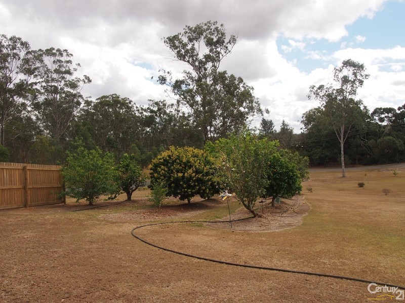 19 Bismark Street, Mount Larcom QLD 4695