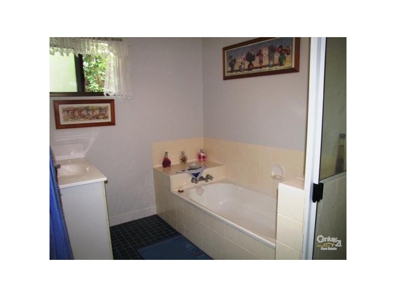 17 King George Street, Mount Larcom QLD 4695