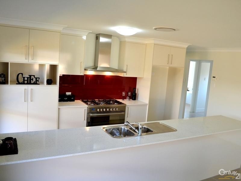 16 Tulipwood Circuit, Boyne Island QLD 4680