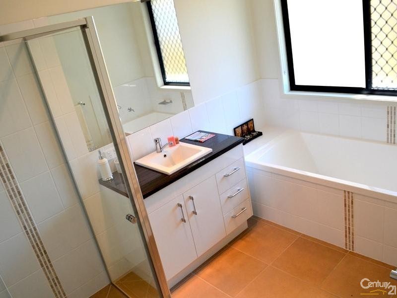 16 Tulipwood Circuit, Boyne Island QLD 4680