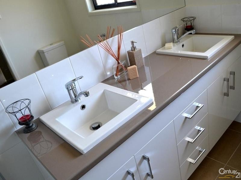 16 Tulipwood Circuit, Boyne Island QLD 4680