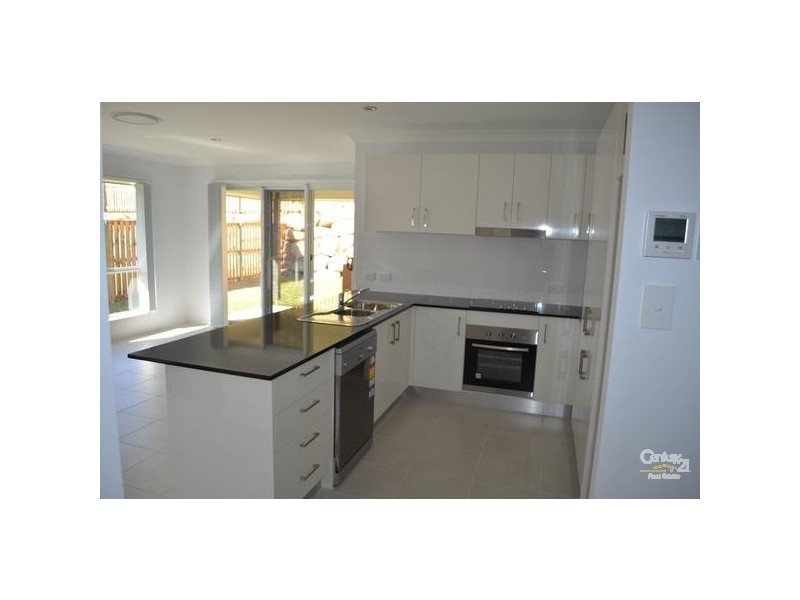 18 Clover Crescent, Boyne Island QLD 4680