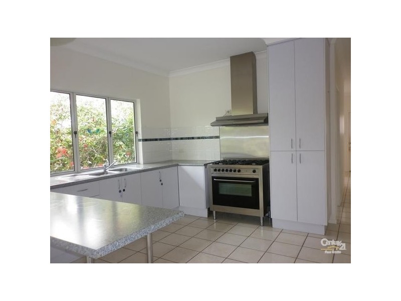 2 Lomas Street, West Gladstone QLD 4680