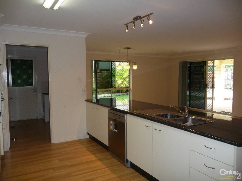 6 Scorpius Place, Telina QLD 4680
