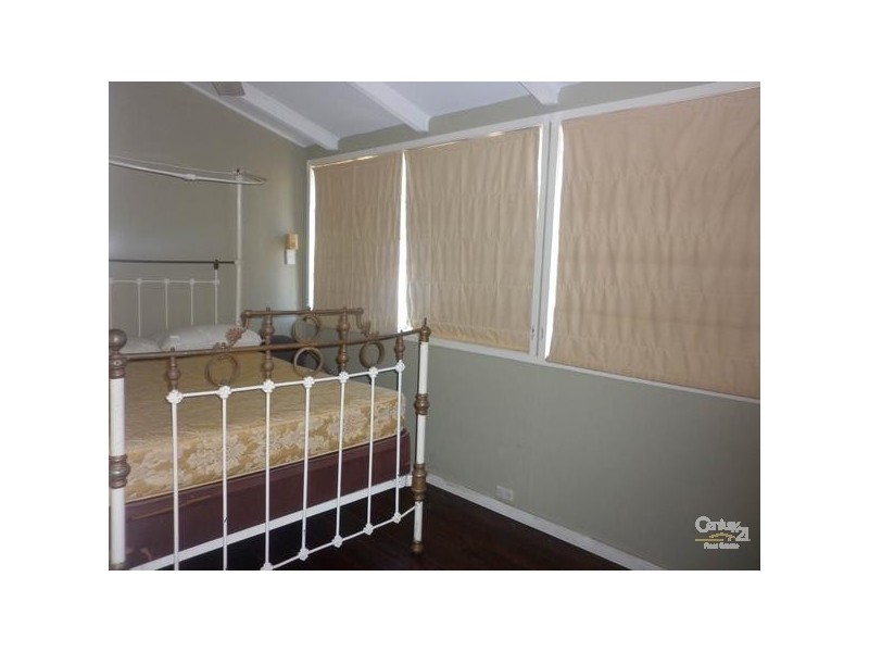 24 Williamson Street, West Gladstone QLD 4680