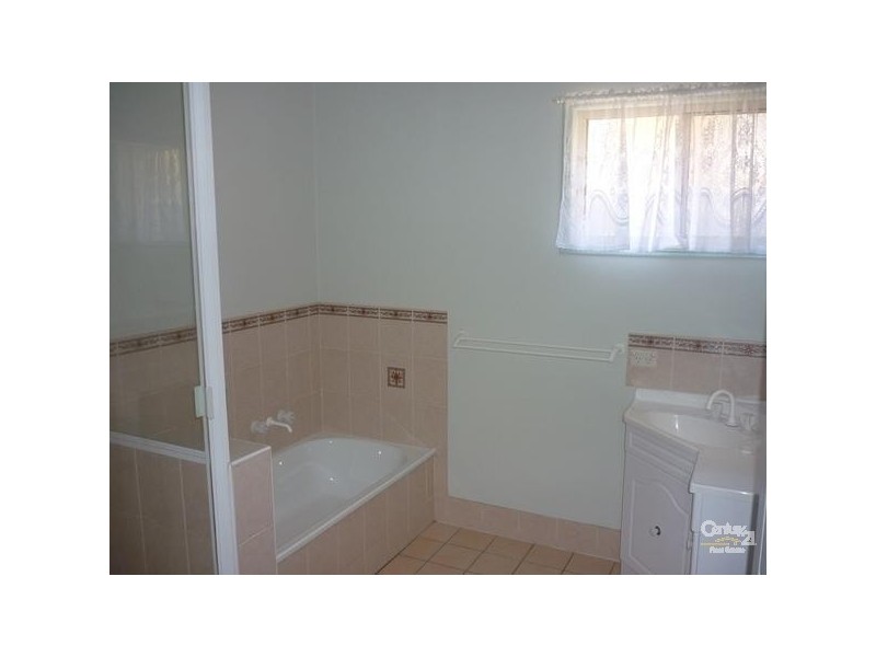 9 Benjamin Court, Glen Eden QLD 4680