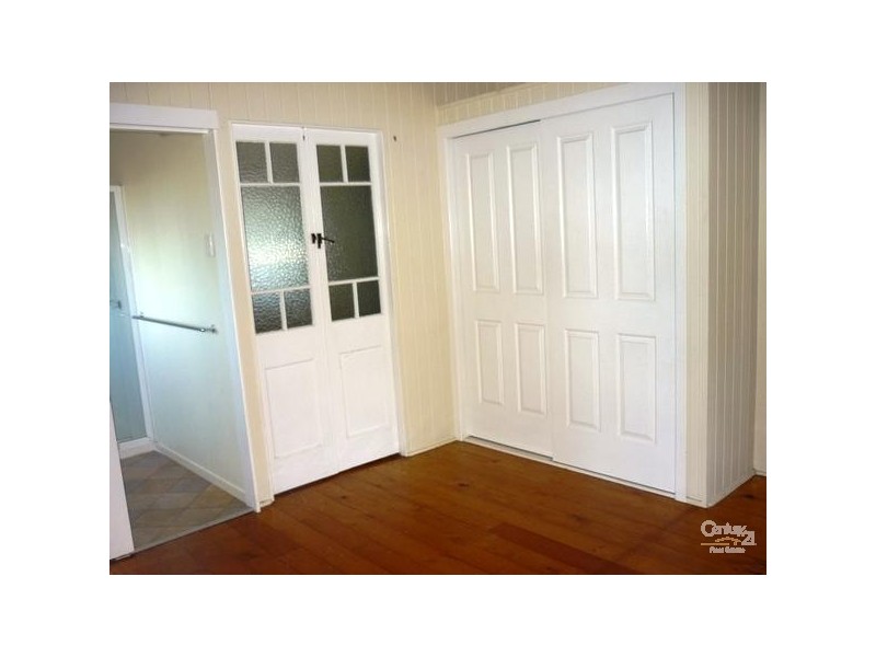 27 Cook Street, West Gladstone QLD 4680