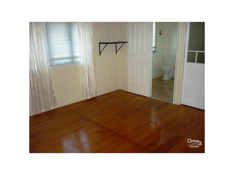 27 Cook Street, West Gladstone QLD 4680