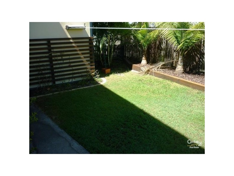 27 Cook Street, West Gladstone QLD 4680