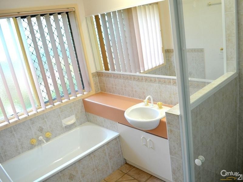 17 Witney Street, Telina QLD 4680