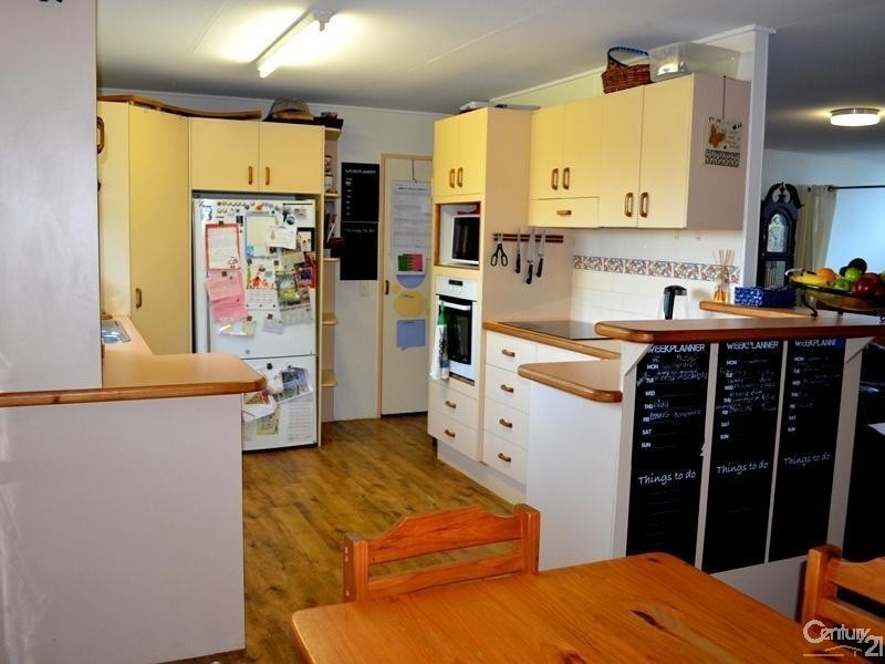 6 Beale Street, West Gladstone QLD 4680