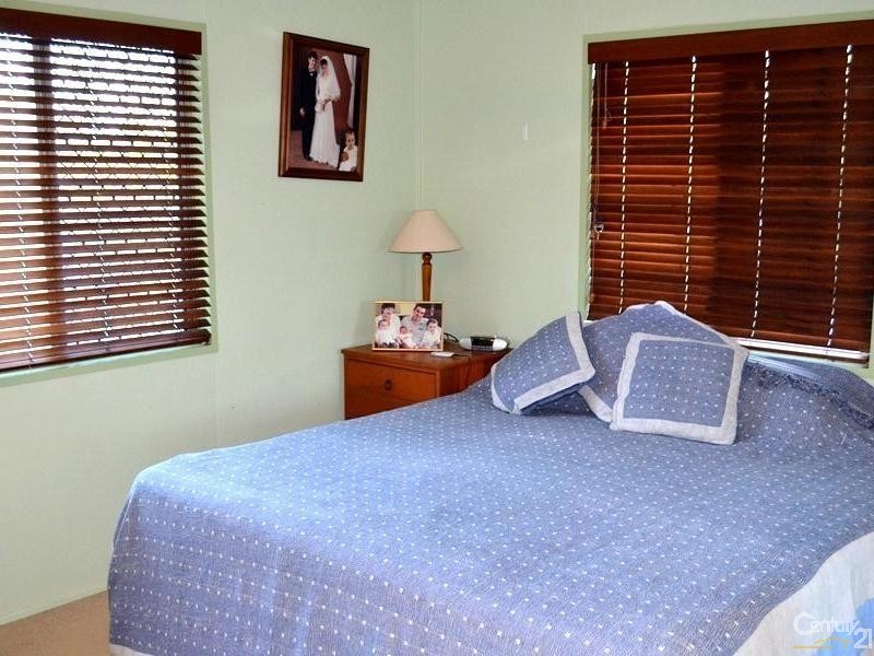 6 Beale Street, West Gladstone QLD 4680