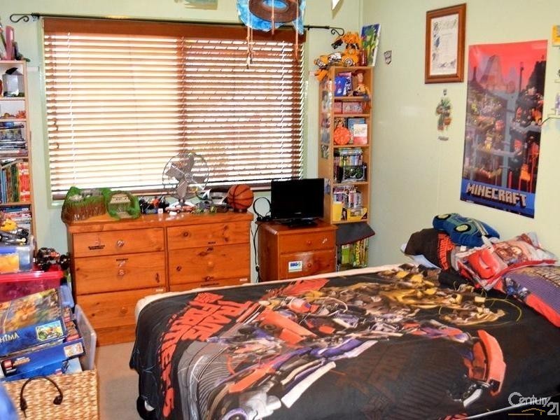 6 Beale Street, West Gladstone QLD 4680