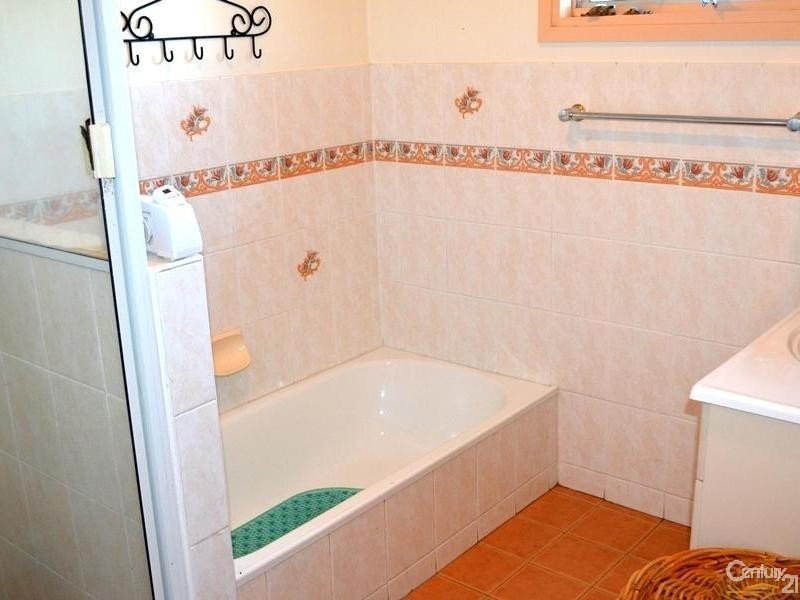 6 Beale Street, West Gladstone QLD 4680