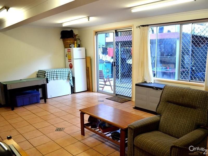 6 Beale Street, West Gladstone QLD 4680