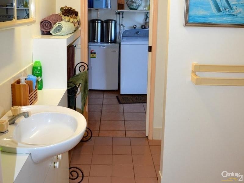 6 Beale Street, West Gladstone QLD 4680