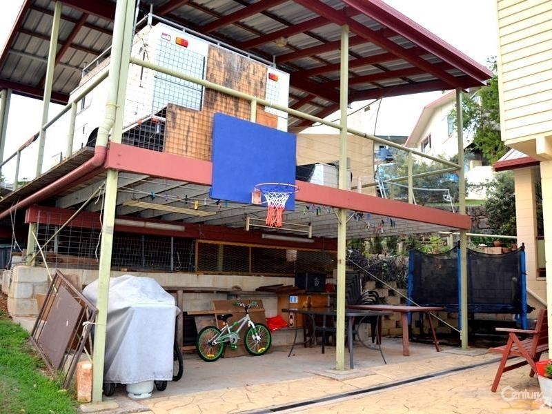 6 Beale Street, West Gladstone QLD 4680