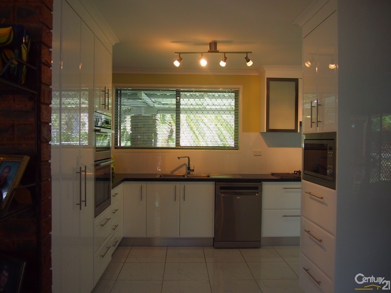 17 Silverton Drive, Tannum Sands QLD 4680