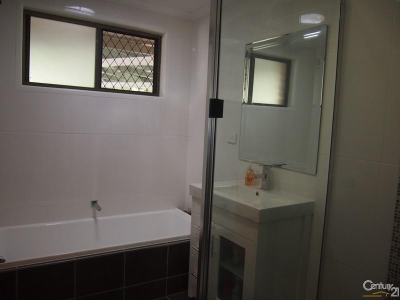 17 Silverton Drive, Tannum Sands QLD 4680