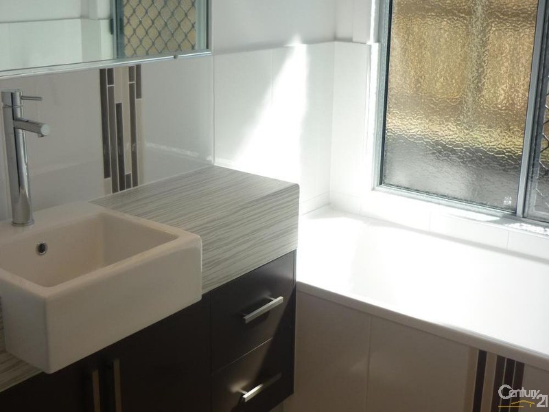 30 Daintree Boulevard, Kirkwood QLD 4680