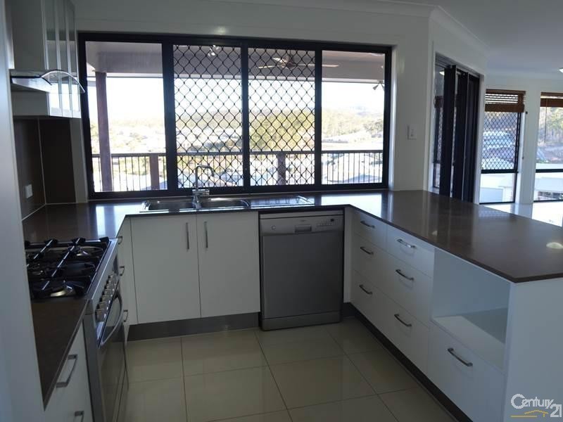 3 Eucalyptus Place, Kirkwood QLD 4680