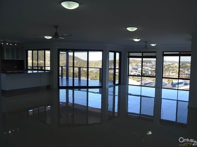 3 Eucalyptus Place, Kirkwood QLD 4680